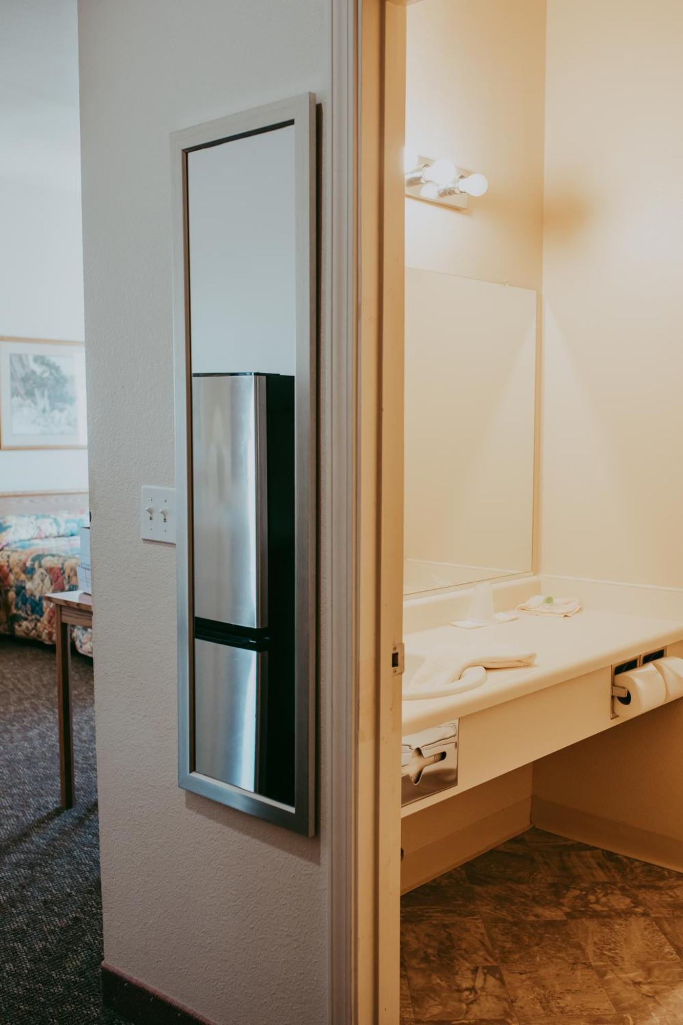 Carson Plaza Hotel 2*