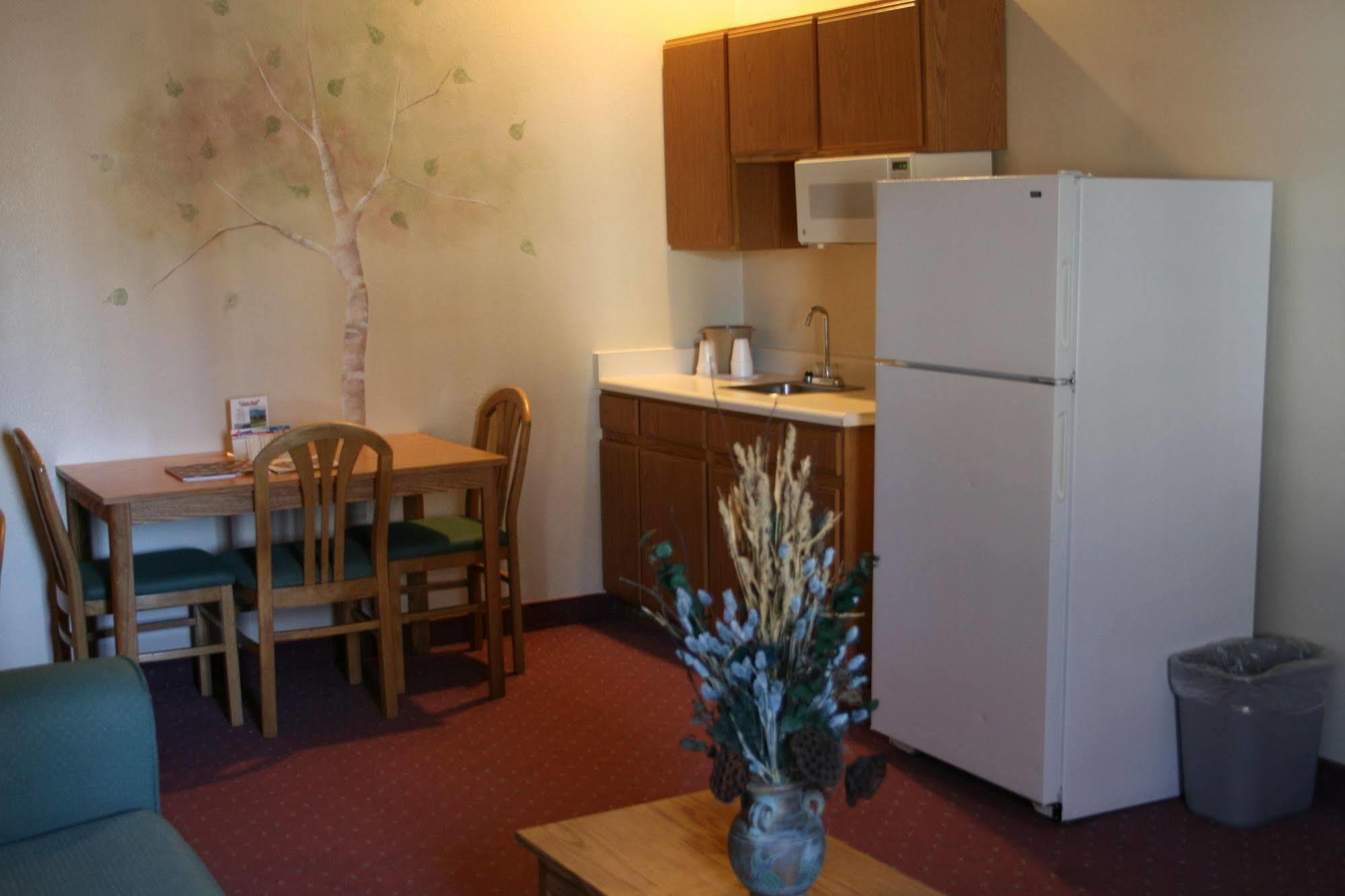 Carson Plaza Hotel 2*