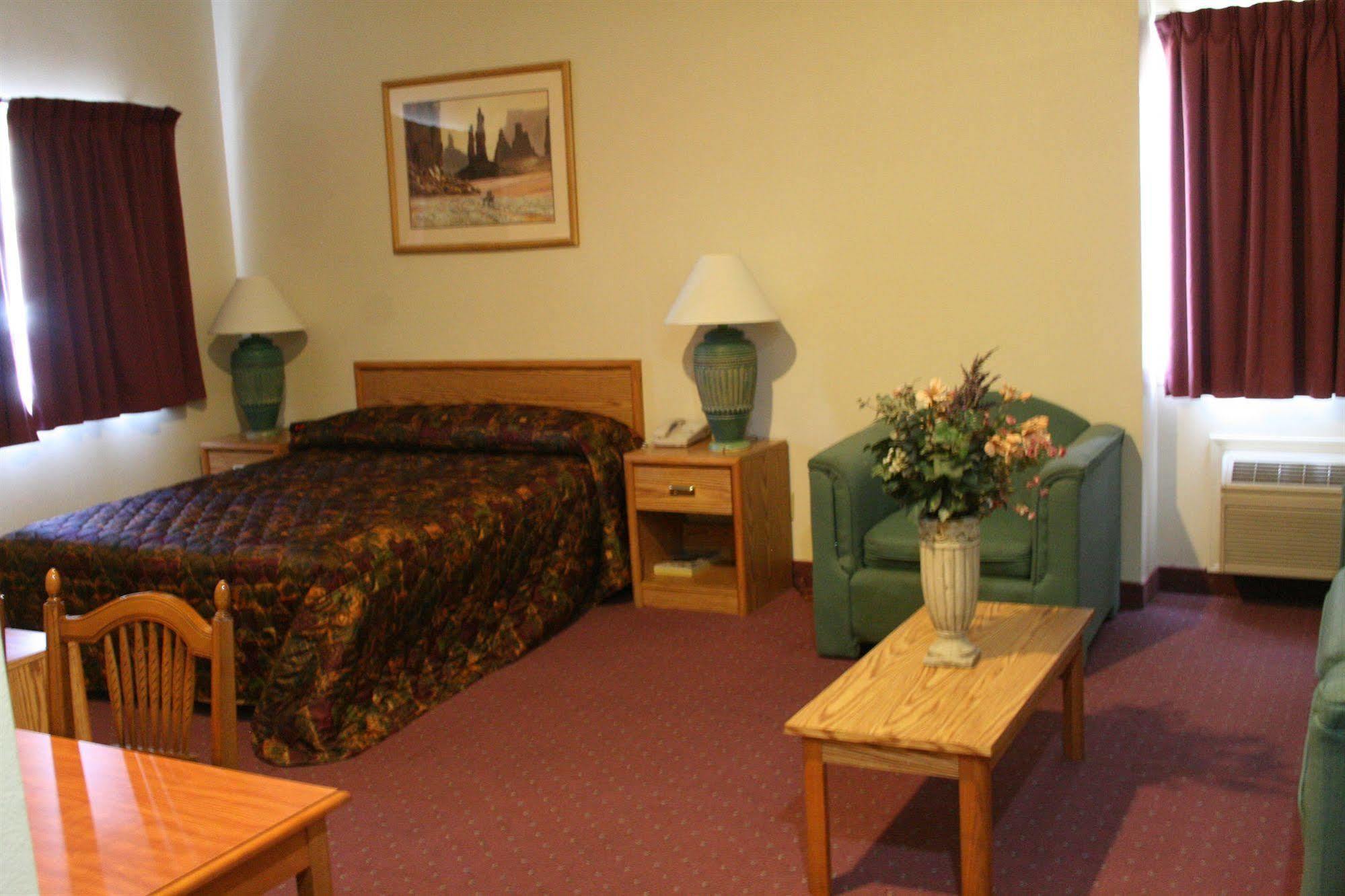Carson Plaza Hotel 2*