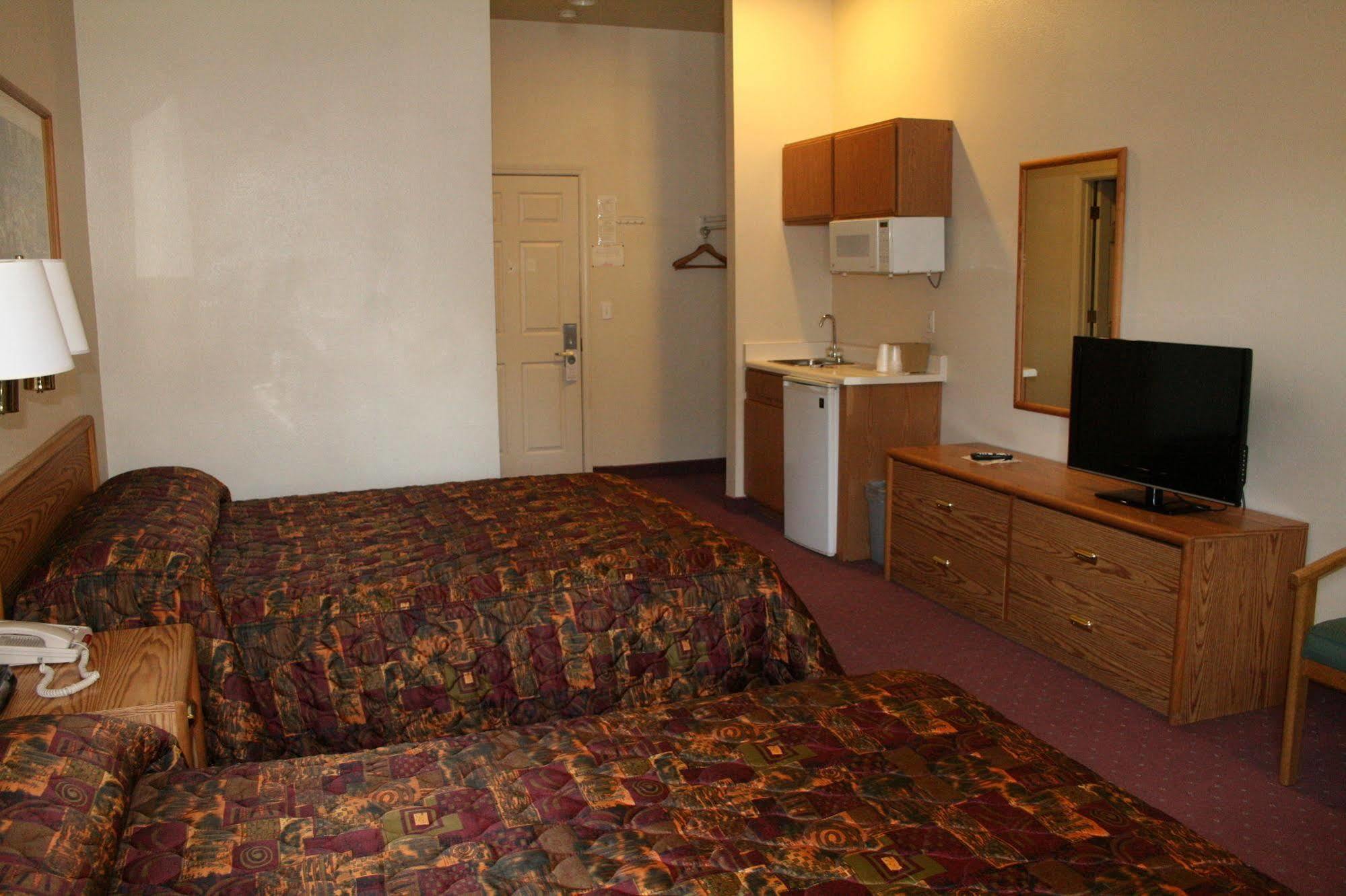 Carson Plaza Hotel